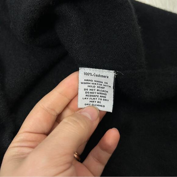 CLAUDIA NICHOLE Cashmere Size Medium Black Knit Turtleneck Top Quiet Luxury Chic - Picture 6 of 6